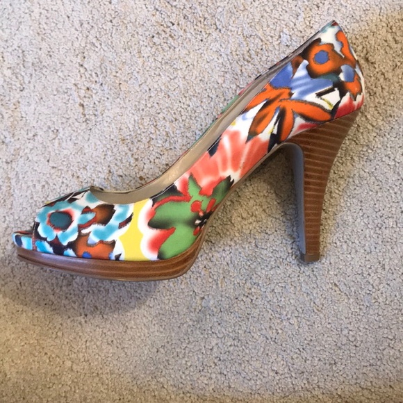 Heels - Picture 3 of 5